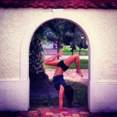 Profile Picture of Amanda Kahan (@AmandaKahanYoga) on Twitter