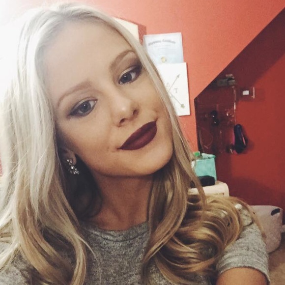 Profile Picture of Jana Devaney (@janadev) on Poshmark