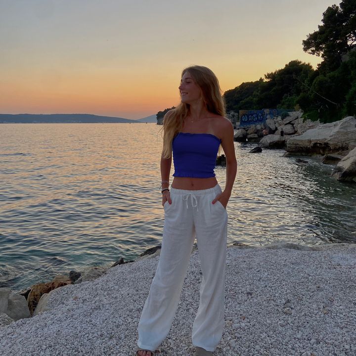 Profile Picture of julia (@julianogueraa) on Tiktok