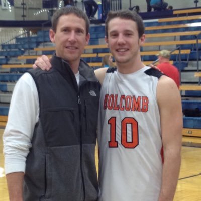 Profile Picture of Scott Tucker (@CoachTHorns) on Twitter