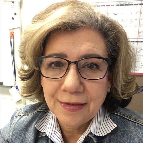 Profile Picture of Lorena Williams (@fantinilg) on Poshmark