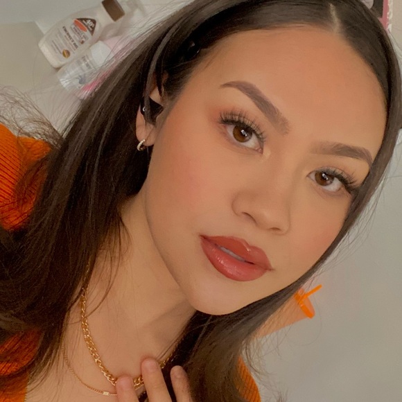 Profile Picture of Stephanie Samaniego (@samaniego15) on Poshmark