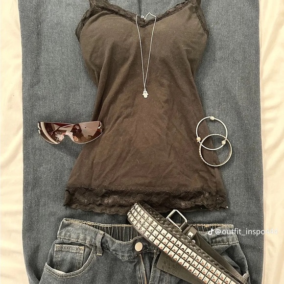 Profile Picture of Sage Rowand (@surar) on Poshmark