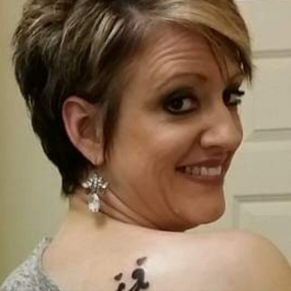 Profile Picture of Lori Cupples (@lbcupples) on Poshmark