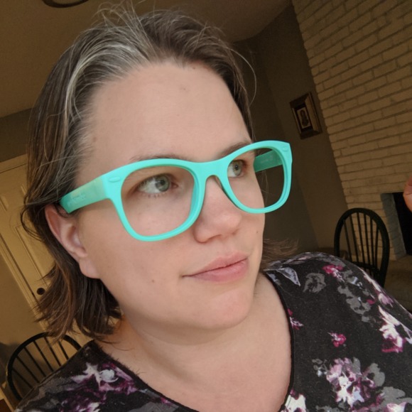 Profile Picture of Alice Miller (@alicem321) on Poshmark