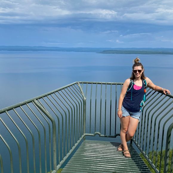 Profile Picture of Shawna Lundrigan (@shawnalundrigan) on Poshmark