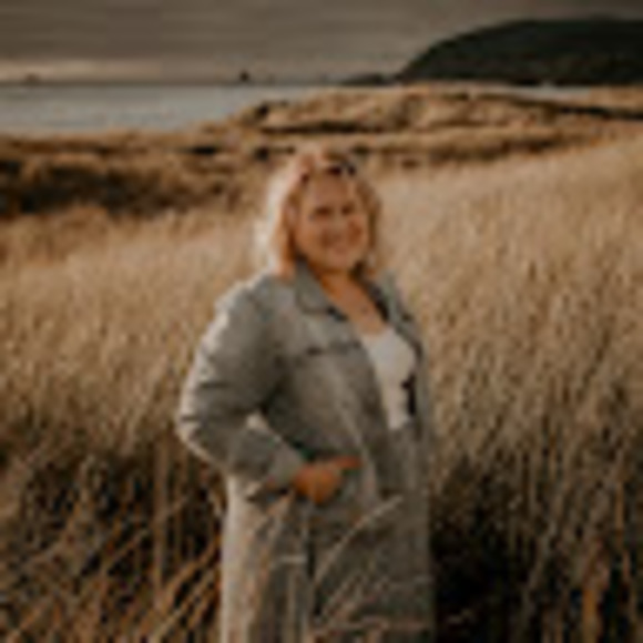 Profile Picture of Jamie Strehlow (@j_strehlow) on Poshmark