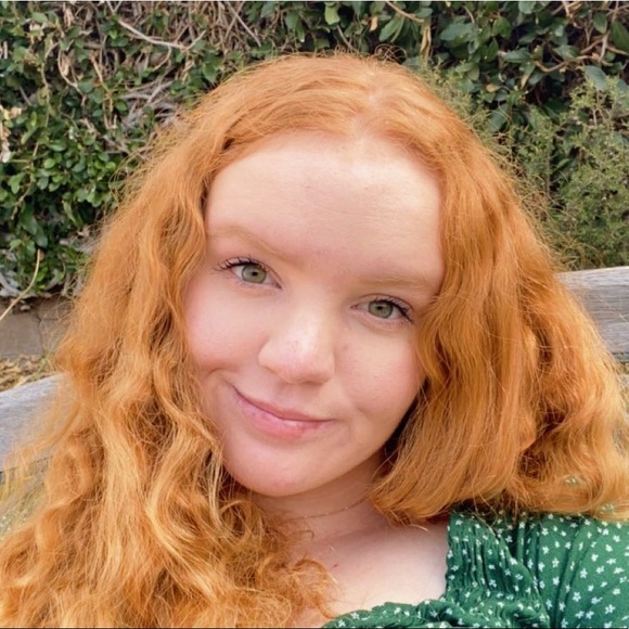 Profile Picture of Alyssa Coric (@alyssacor11) on Poshmark