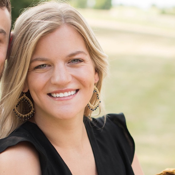 Lauren Etherington - Poshmark Profile Picture of Lauren Etherington (@letherington) on Poshmark