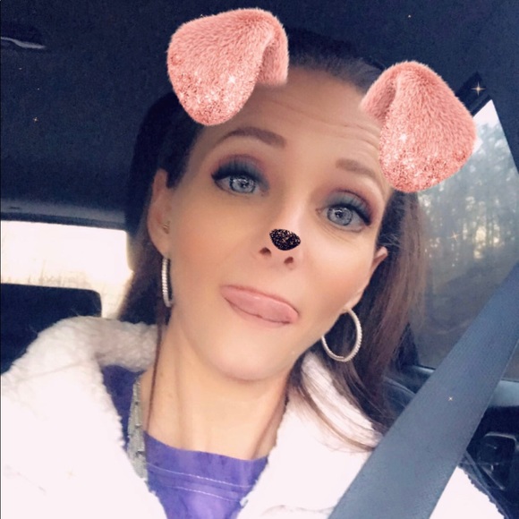 Profile Picture of Renee Narusewicz (@rnarusewicz) on Poshmark