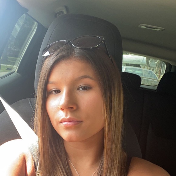 Profile Picture of Alexus Carty (@cartya2022) on Poshmark