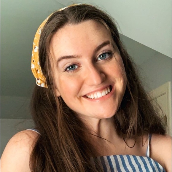 Profile Picture of Carlisle Hall (@carlislehall) on Poshmark