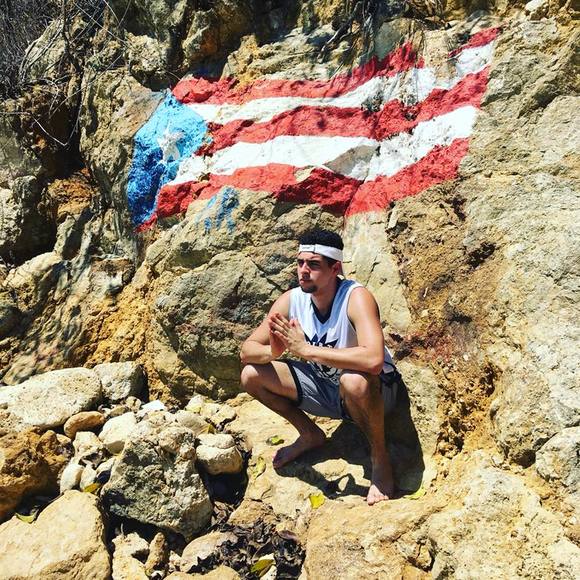 Profile Picture of Joey Navarro (@jnavarro42) on Poshmark