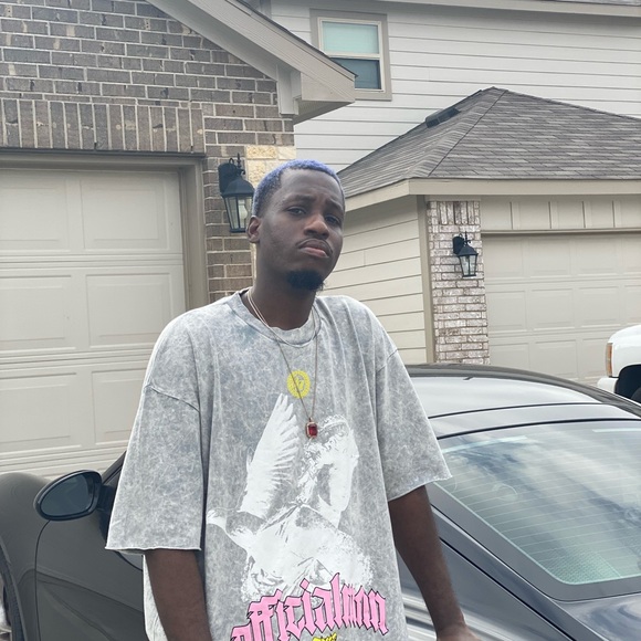 Profile Picture of Emmanuel Ojo (@lifeoftonga) on Poshmark