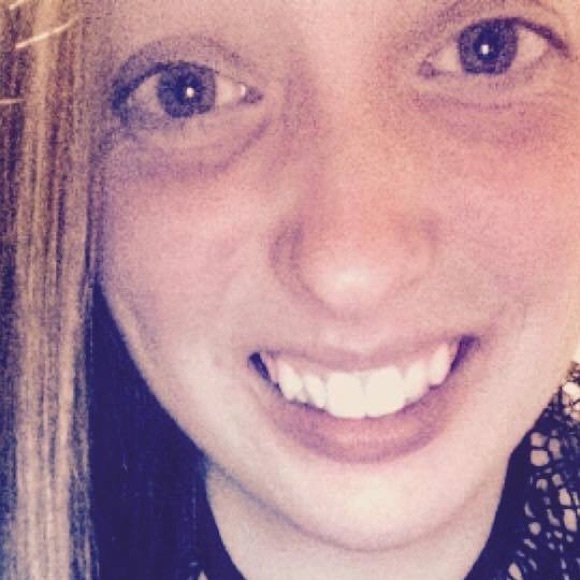 Profile Picture of Christine Belanger (@cbelanger15) on Poshmark