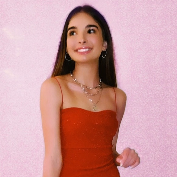 Profile Picture of Shannon Stickles (@shannstixx) on Poshmark