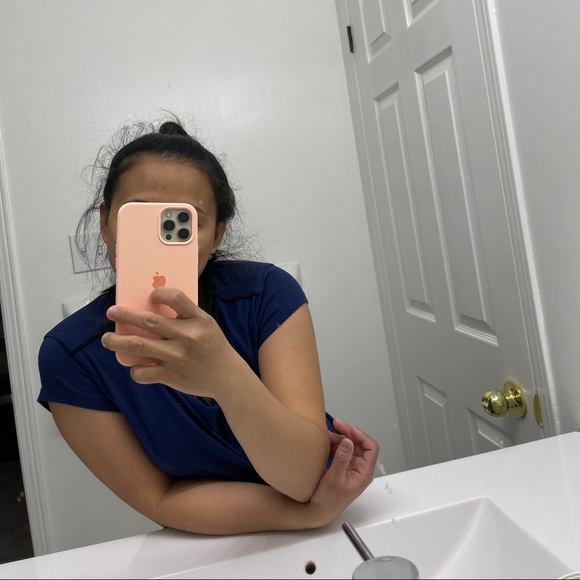 Profile Picture of Heidi Vee (@heidivillanueva) on Poshmark