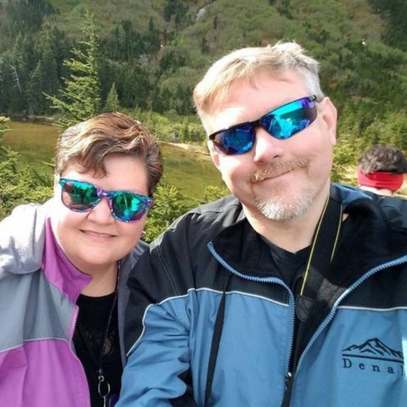 Profile Picture of Michelle Devries (@mdevr73797) on Poshmark