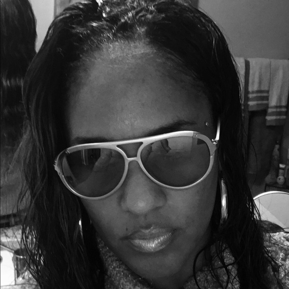 Profile Picture of Pamela Fountain (@pameladfountain) on Poshmark
