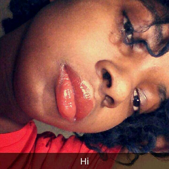 Profile Picture of Celine Conward (@celineconward) on Poshmark