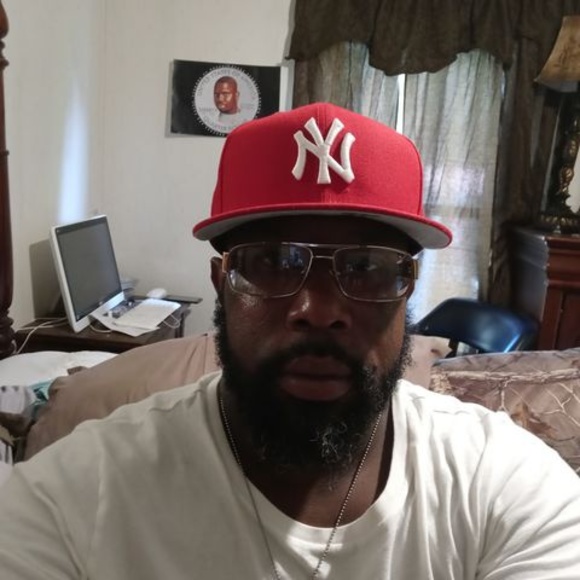 Profile Picture of David Manuel (@davidmanuel585) on Poshmark