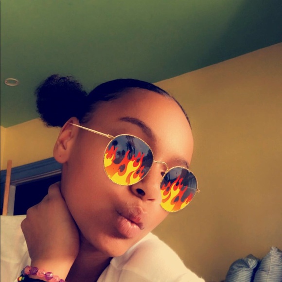 Profile Picture of Daniella Ostine (@daniellababyyy) on Poshmark