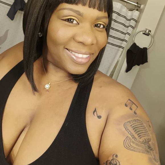 Profile Picture of Maxine Huggins (@max_pain215) on Poshmark