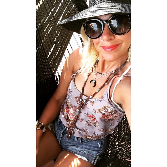 Profile Picture of Sarah Waldie (@luxvita) on Poshmark