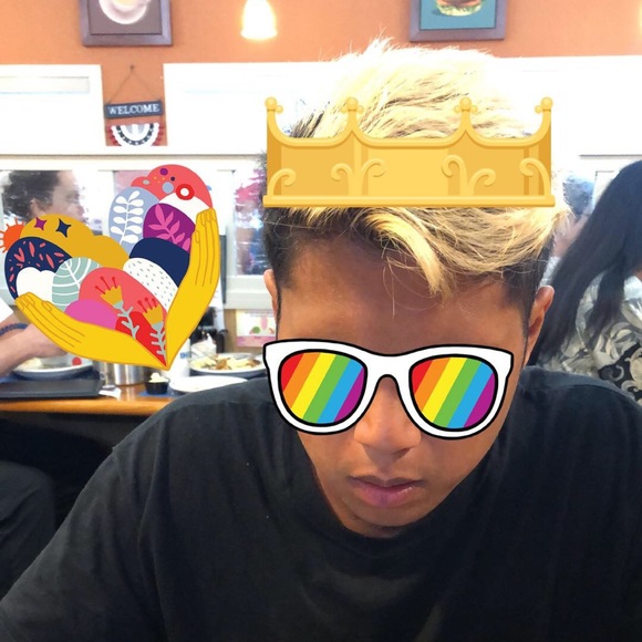 Profile Picture of Sam Carlos (@scaralosm) on Poshmark