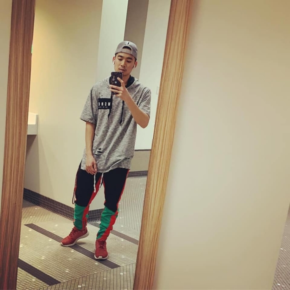 Profile Picture of Soklay Pouch (@soklaypouch) on Poshmark