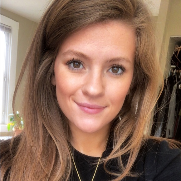 Profile Picture of Claire Hepworth (@chep94) on Poshmark