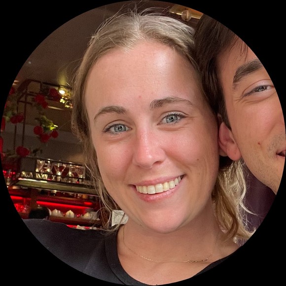 Profile Picture of Erin Mcdevitt (@ernmcdvtt) on Poshmark