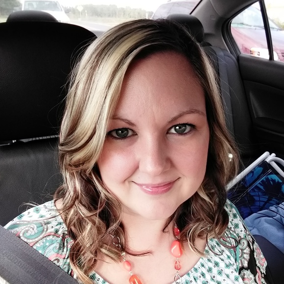 Profile Picture of Joni Wright (@jwright0728) on Poshmark