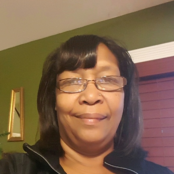 Profile Picture of Eva Alexander (@ealexand) on Poshmark