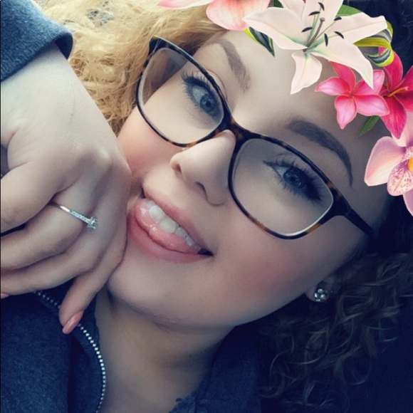 Profile Picture of Kelsey Leab (@kelseyalexisl) on Poshmark