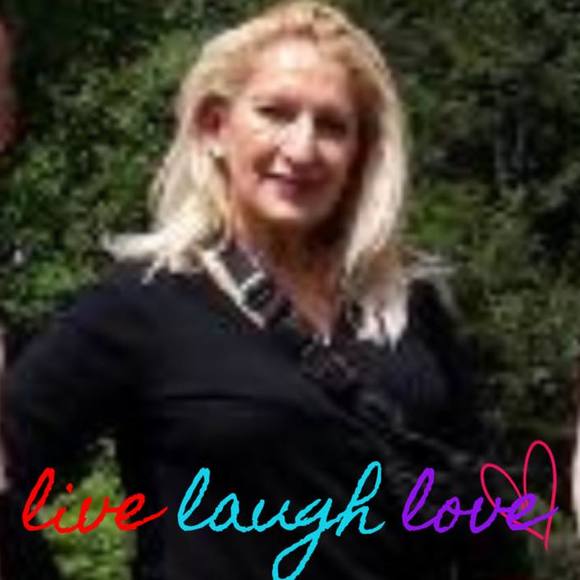 Profile Picture of Ada Capmany (@adacapmany) on Poshmark