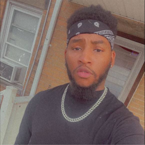 Profile Picture of Michael Santana (@albert16_216) on Poshmark