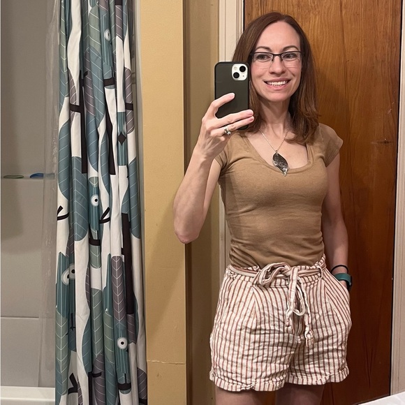 Profile Picture of Shannon Lebryk (@shannonlebryk) on Poshmark