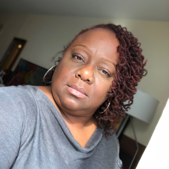 Profile Picture of Yolanda Edwards (@msmocah) on Poshmark