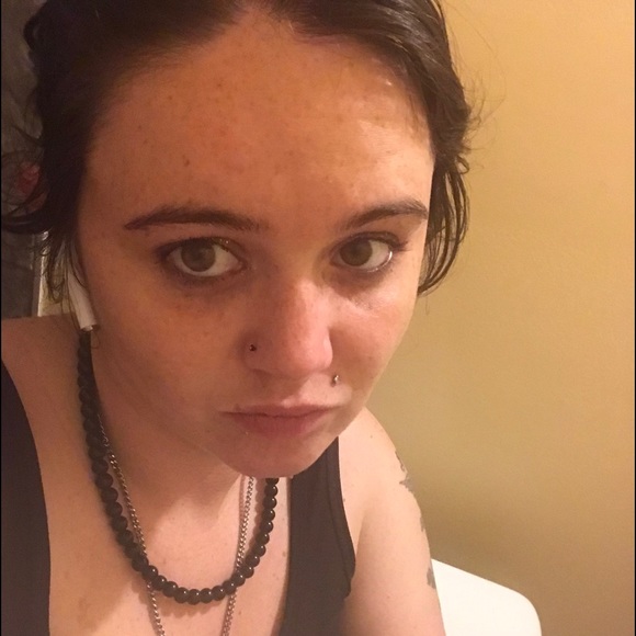 Profile Picture of Amber Kemper (@gabrielnchloe16) on Poshmark