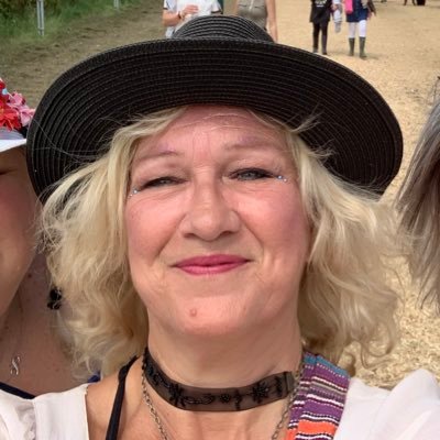 Profile Picture of Karen Davies (@bottleblonde) on Twitter