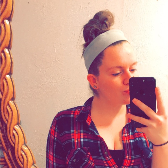 Profile Picture of Amanda Manfredi (@missmurica) on Poshmark