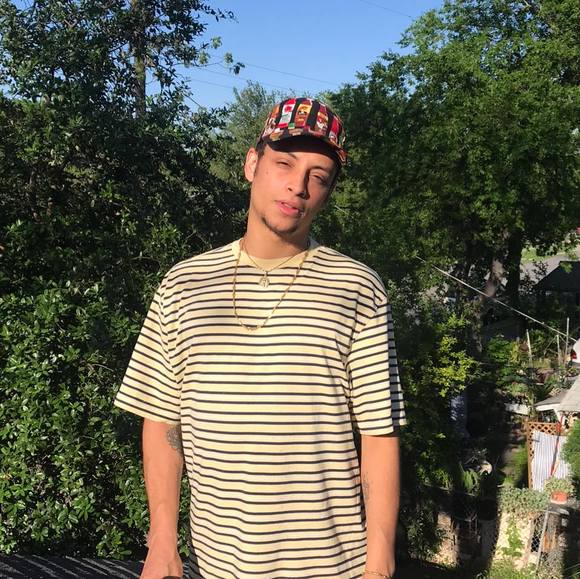 Profile Picture of Aarron Snyder (@keepfeinin) on Poshmark
