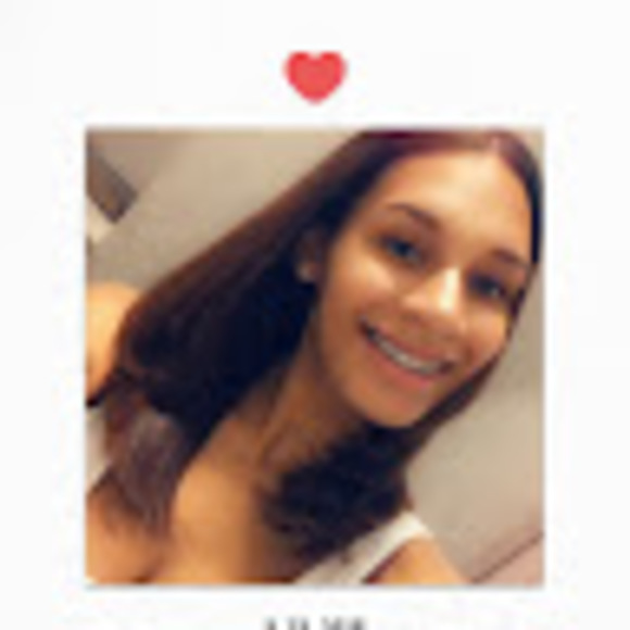 Profile Photo of Alexis Fewell (@alexisfewell111) on Poshmark