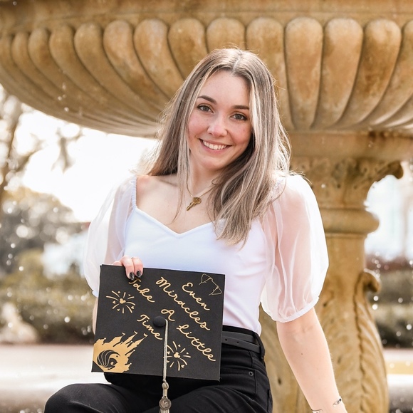 Profile Picture of Haylee Courson (@hayleecour) on Poshmark