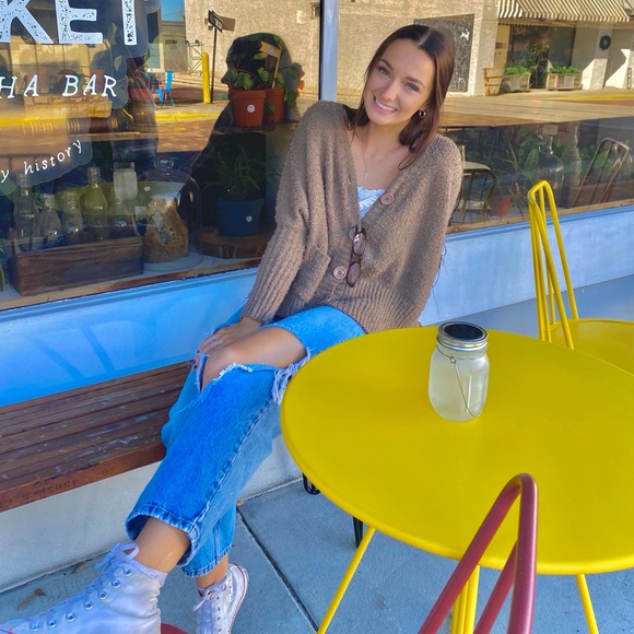 Profile Picture of Amanda Chambers (@amandajooo) on Poshmark