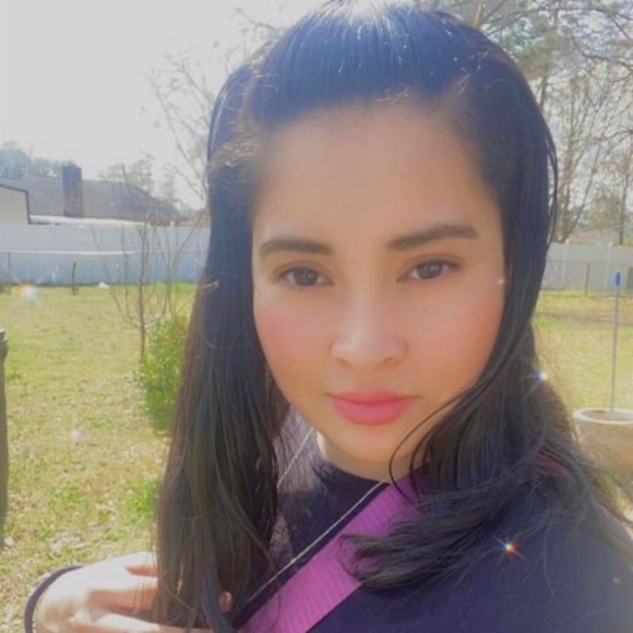 Profile Picture of Norma Rivera (@rivernorm96) on Poshmark