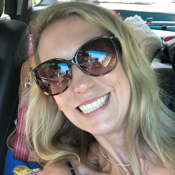 Michelle Anschell - Poshmark Profile Picture of Michelle Anschell (@mjanschell) on Poshmark