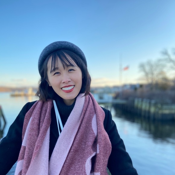 Profile Picture of Kelly Lüc (@luckelly) on Poshmark