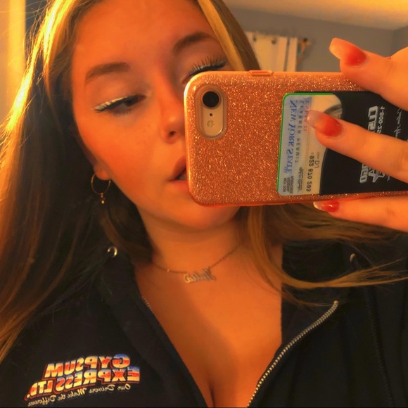 Profile Picture of Julia Murray (@juliamurray529) on Poshmark